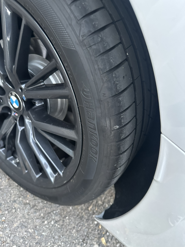 三系韩泰轮胎鼓包刚开800公里车左前轮后轮都鼓包了，4儿子说是同侧前后轮胎一起