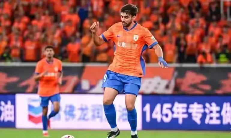 “身价一样，作用能一样吗？”冬训一结束，山东球迷群里直接开吵：泽卡120万