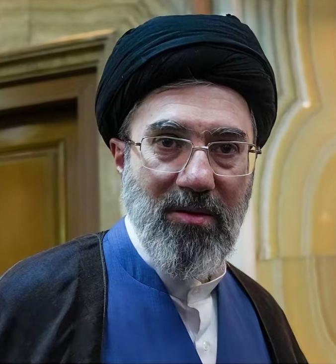 穆杰塔巴最新伤情报道，基本已毁容，一条腿严重受伤，基本断了，保不住了，可是头脑清