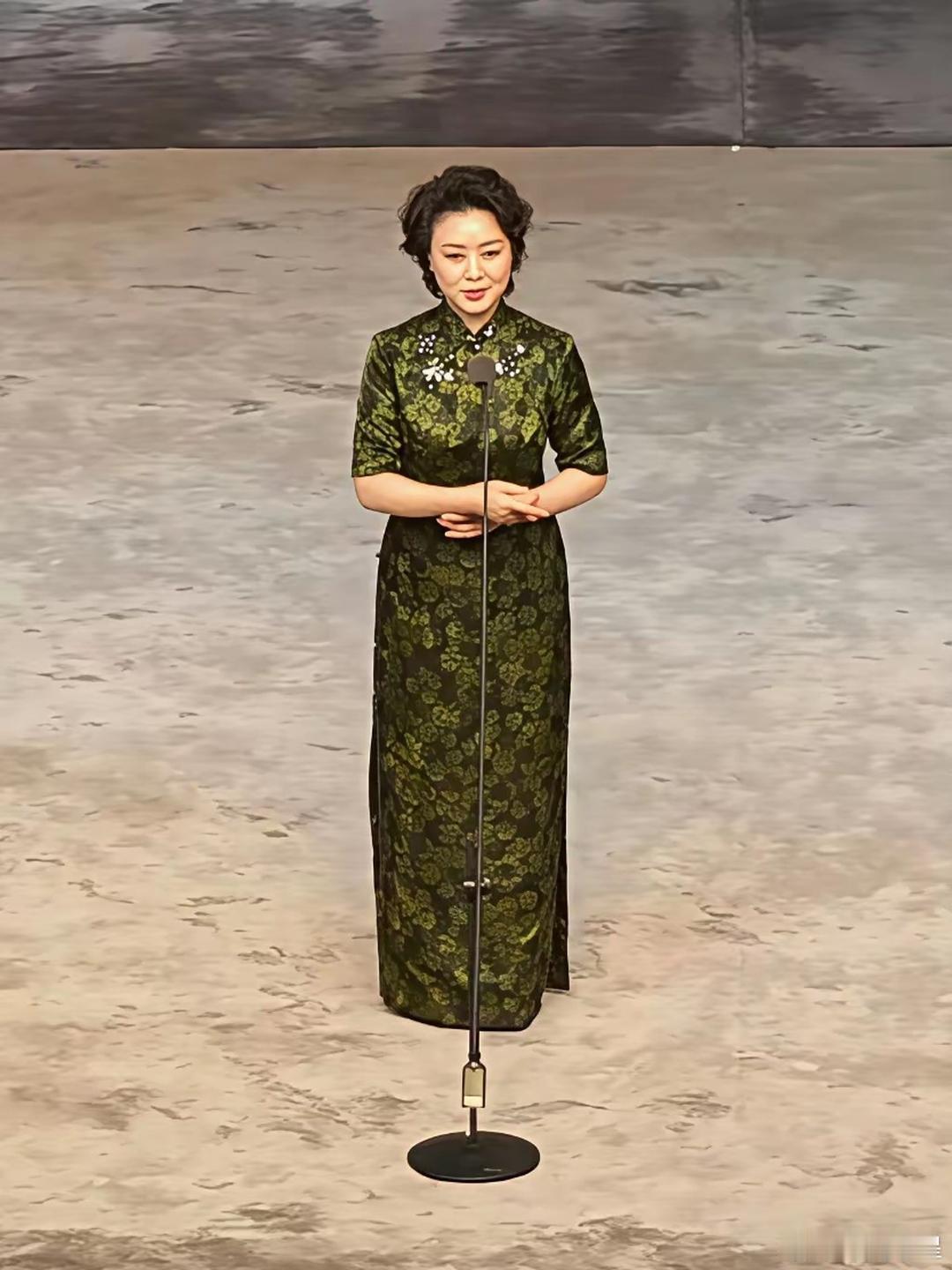 不得不说，摄影师拍成这样确实很有艺术了。