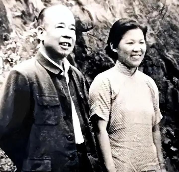 陈毅逝世水静前去探望张茜，张茜感慨要靠老同志善后，令人动容的一幕！1972年1