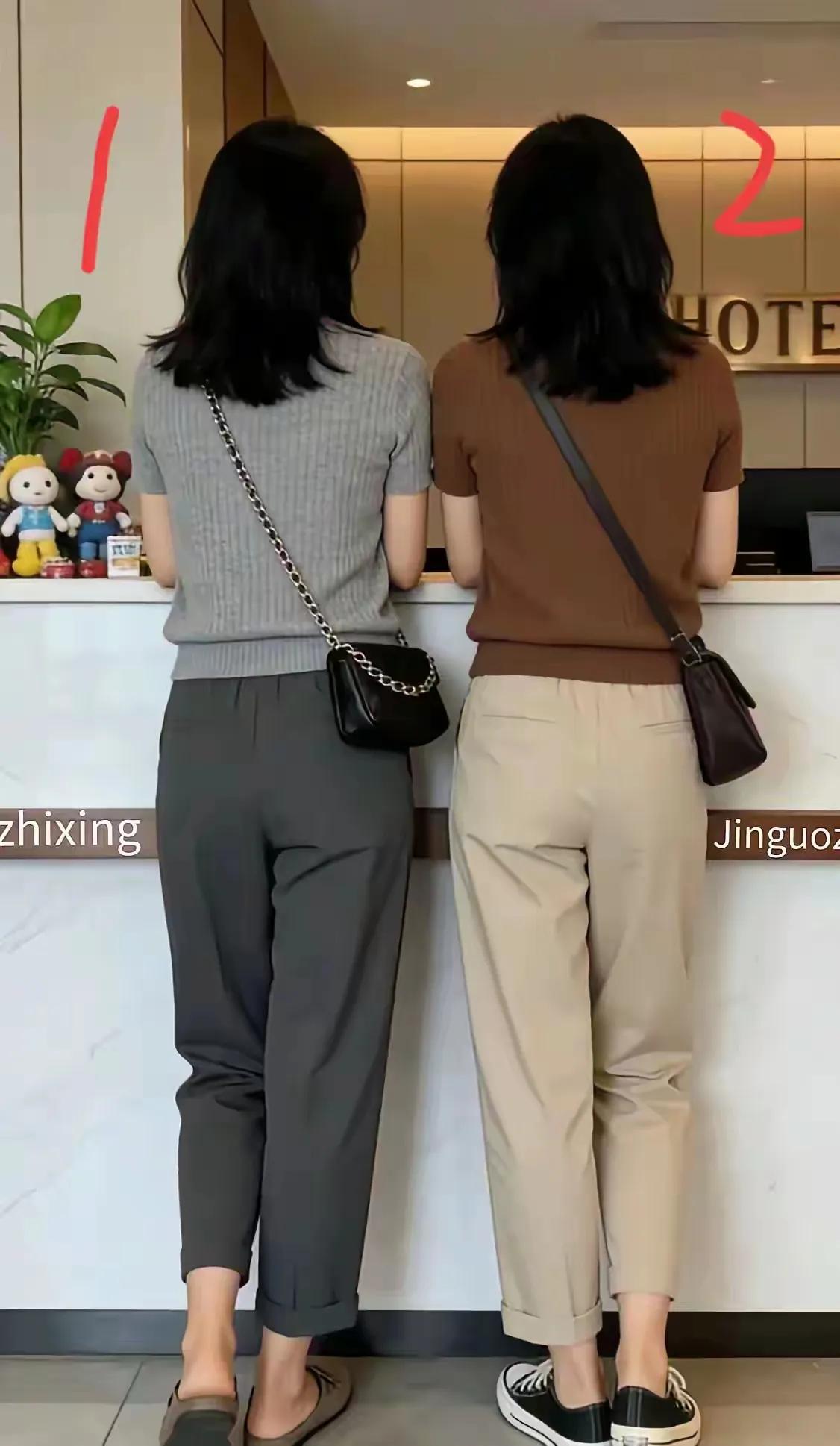 照片中的女人，为母女俩。你能从她们的背影及形体上看出，那个是母亲，那个是女儿吗。