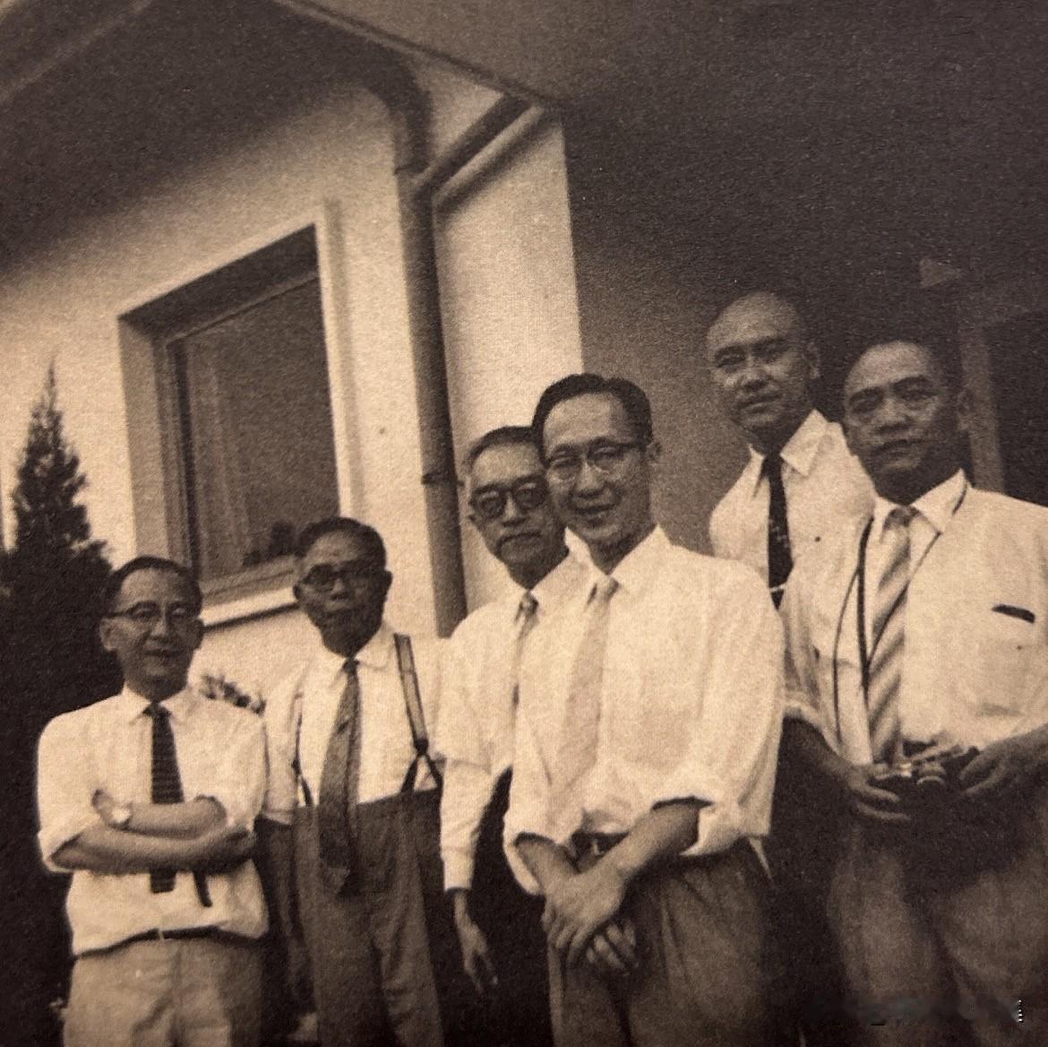 1958年，左起李方桂、王世杰、胡适、蒋硕杰、劳干、李先闻的合影。蒋硕杰追忆，1