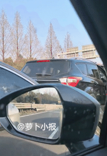 这到底是发生了什么？网友近日发布视频，春节回家路遇离谱车祸，六七辆车连环追尾，