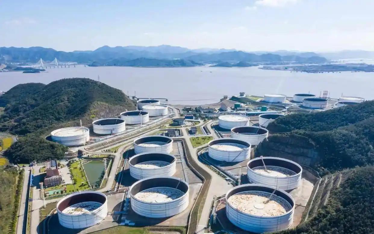 越南满世界求油，为什么没人愿意帮它越南这次被油荒逼到了绝境，全国上下一片混乱