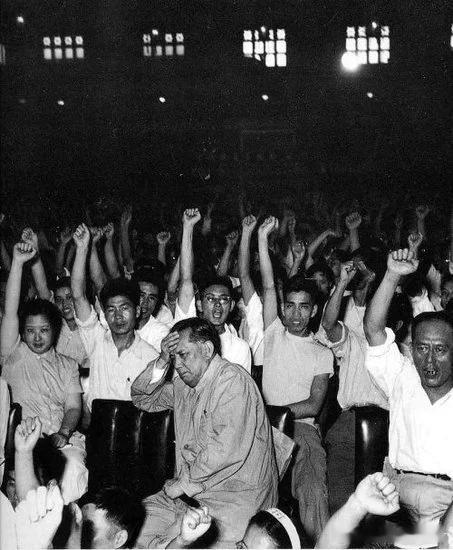 反右期间批斗交通部长章伯钧，1957年7月8日