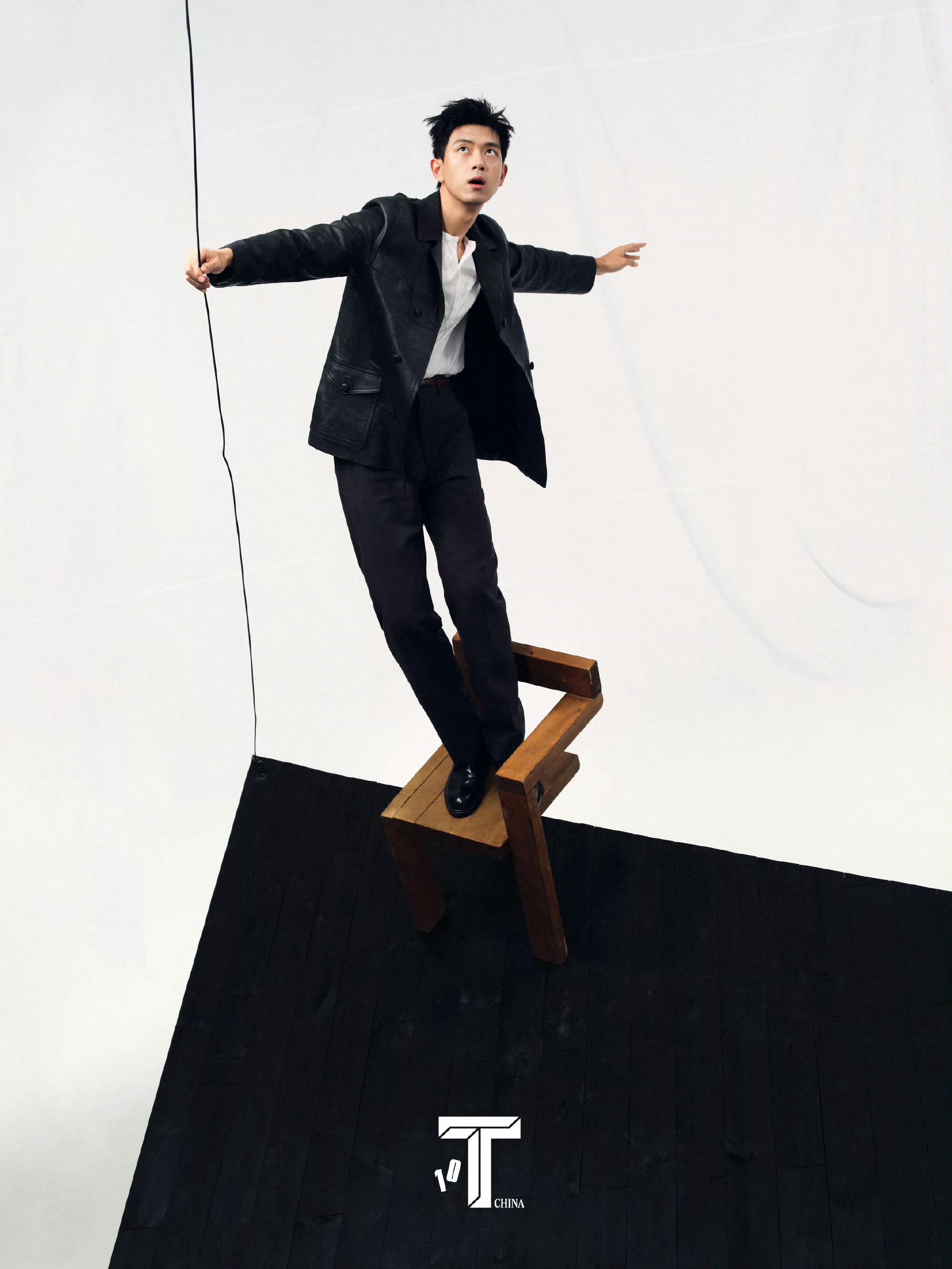 李现T锦绣12月刊封面动「静」皆宜。摄影:王子千