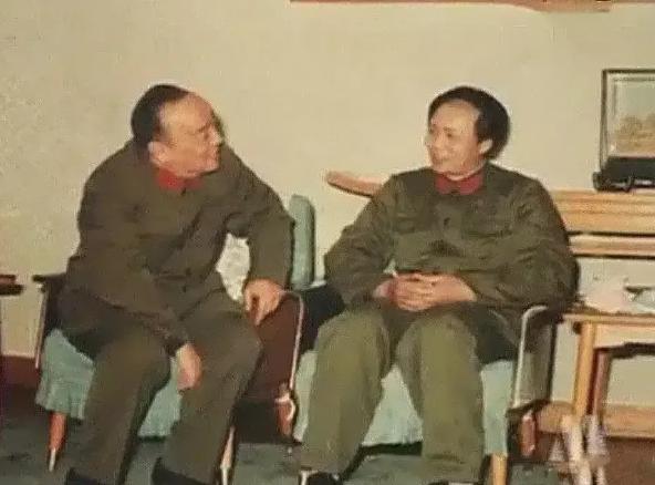1983年，毛主席扮演者古月被杨尚昆接见，可谁知，他刚坐下，杨尚昆就批评：“毛主