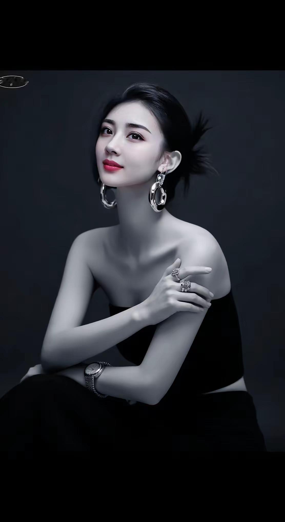 冷艳黑丝绒，复古优雅，尽显时尚魅力！💃🏻✨