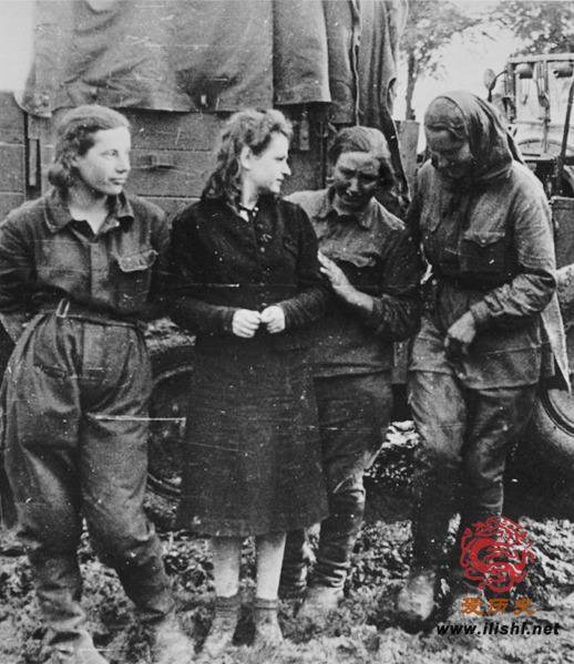 被关入集中营的苏联女战俘,遭受了与犹太人一样的悲惨折磨,这点是毋庸