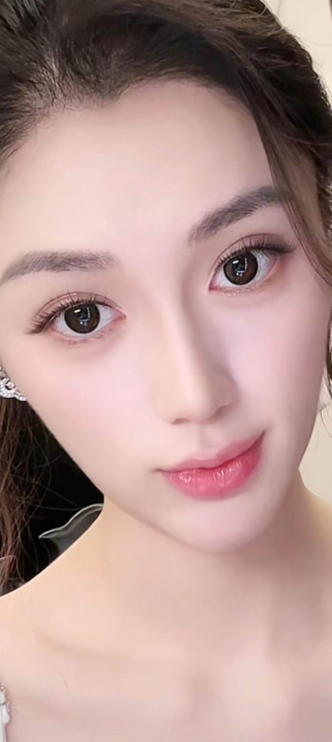 这位小姐姐化妆真精致！