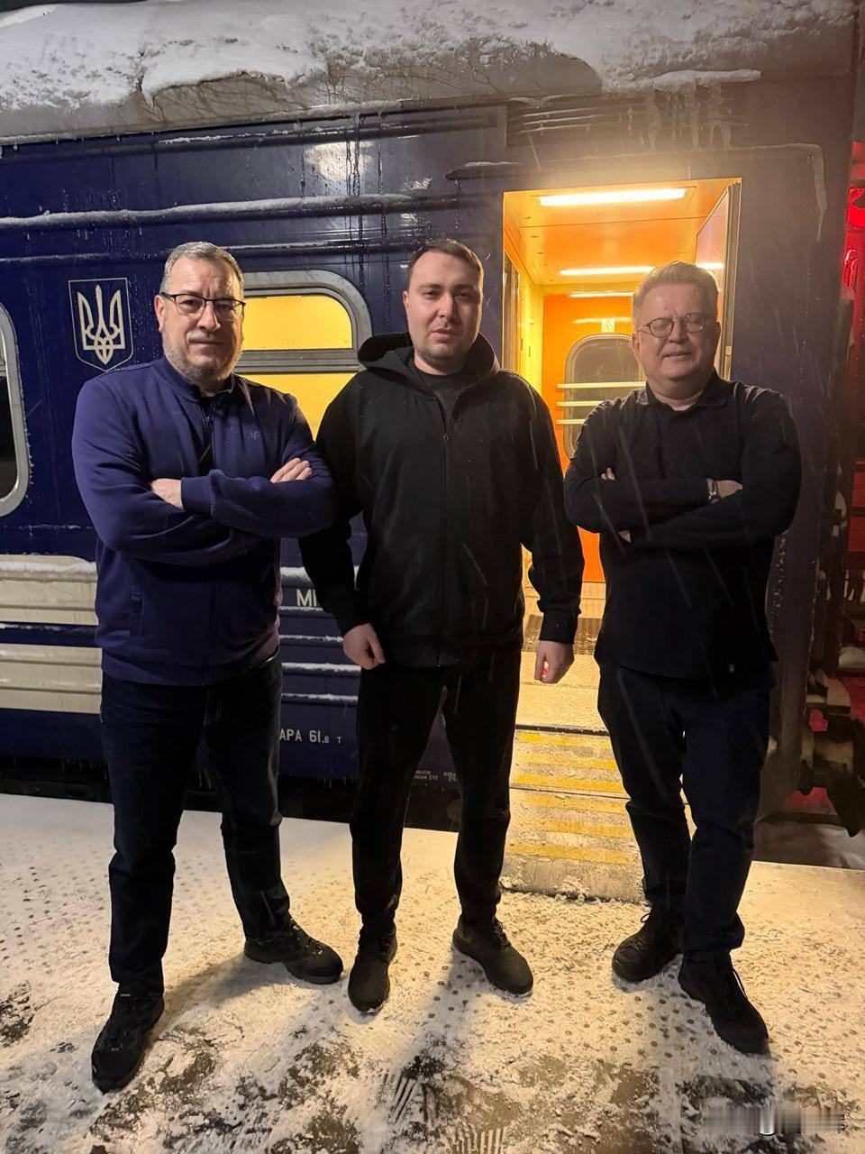 【乌克兰日内瓦谈判由布达诺夫领队】2月16日，乌克兰总统办公厅主任布达诺夫在