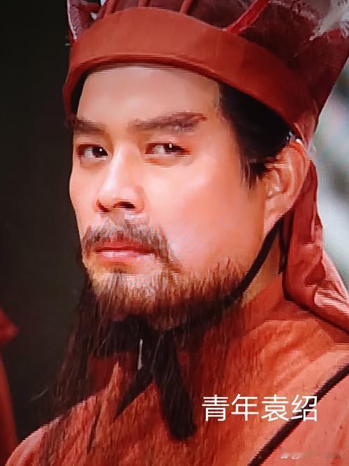 袁绍有多蠢？洛阳街头见没胡子就砍，曹操当场断言：吾见其败也！东汉末年，何进