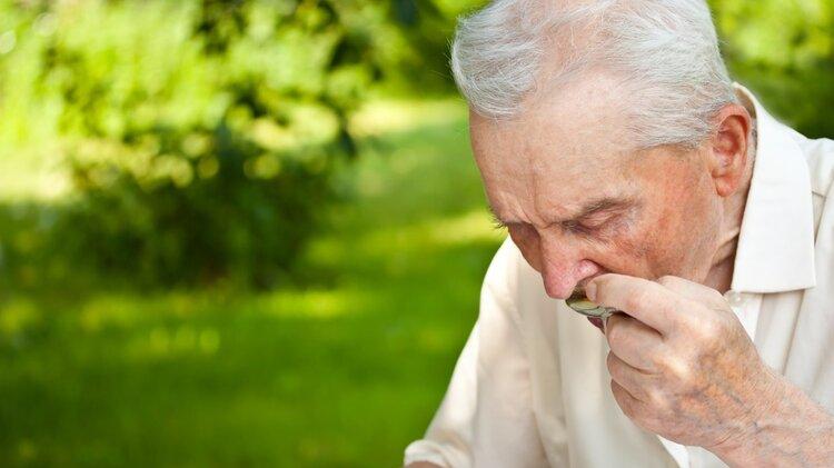 吃饭七分饱错了?医生告诫:过了60岁,吃饭要尽量做到这4点