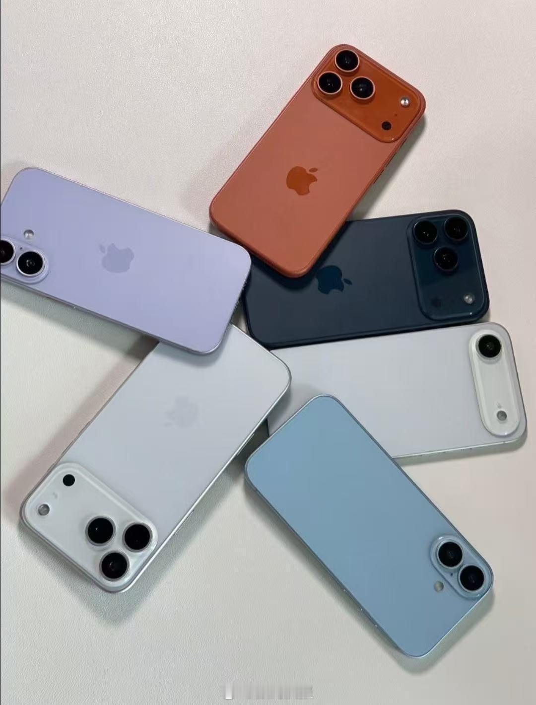 首款曲面iPhone2025年：轻薄的iPhone17Air2026年：首款
