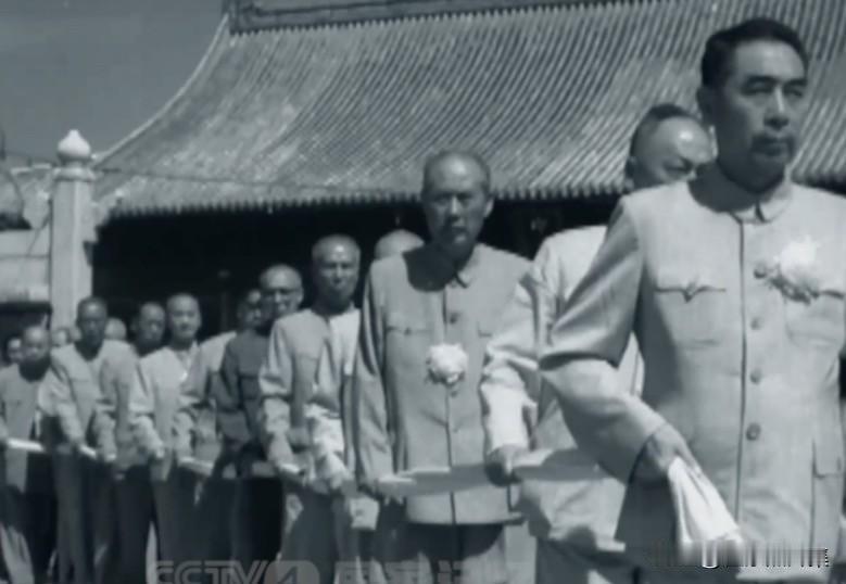 1961年8月15日，陈嘉庚葬礼在北京中山堂举行，周恩来、陈毅、陈叔通、黄炎培、