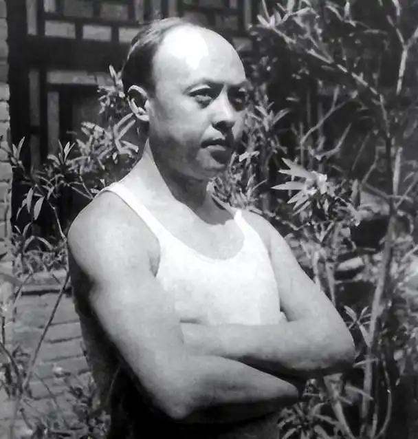 1928年，国画大师李苦禅，与师妹凌嵋琳成婚。不料，6年后，凌嵋琳竟在李苦禅不知