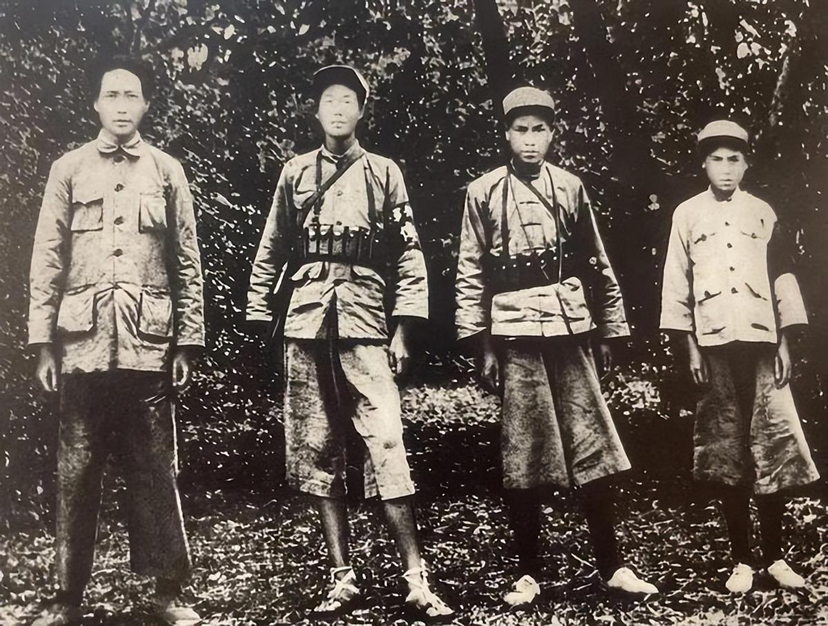 1953年，毛主席邀请救命恩人来北京观礼，结果名额竟被人冒名顶替，毛主席