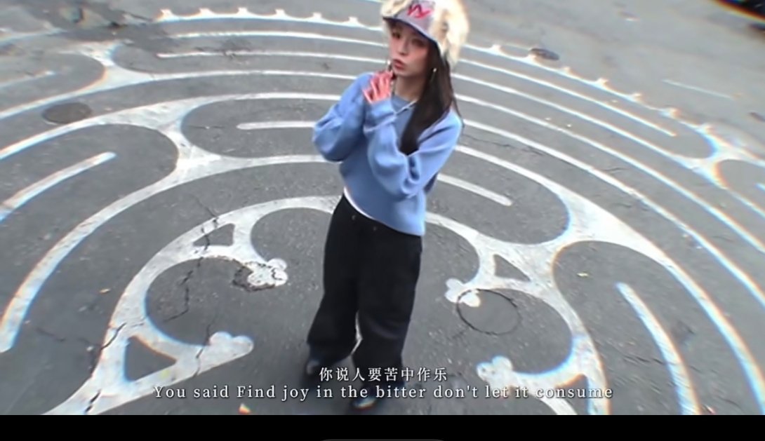 vava谈年少经历从黑暗里走出来的人，更懂得如何发光，VAVA真的太让人敬佩。