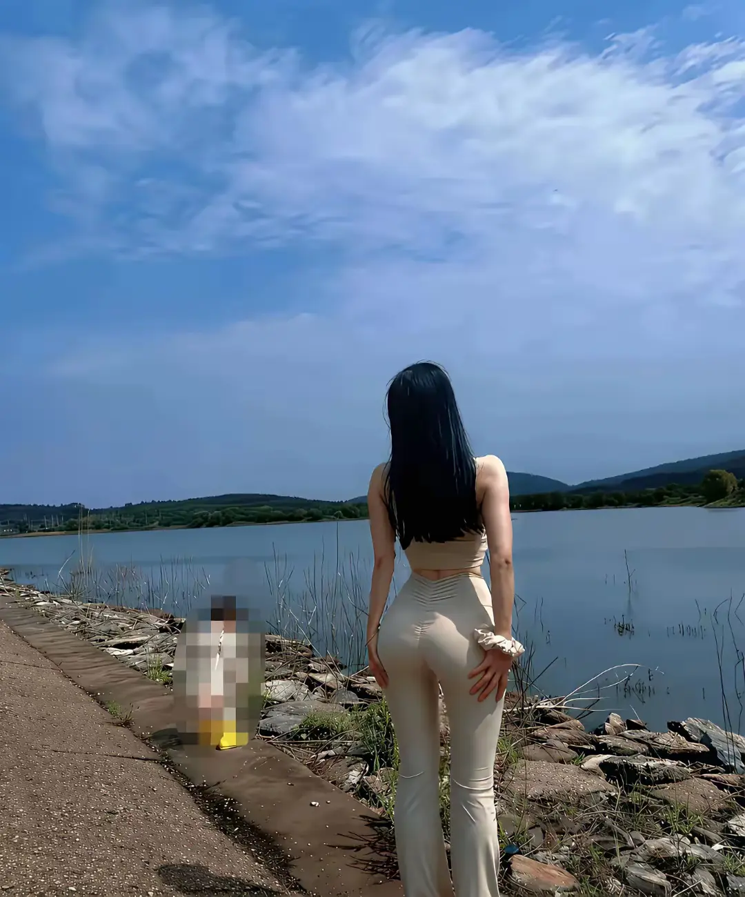 外面空气真好，带侄子逛逛