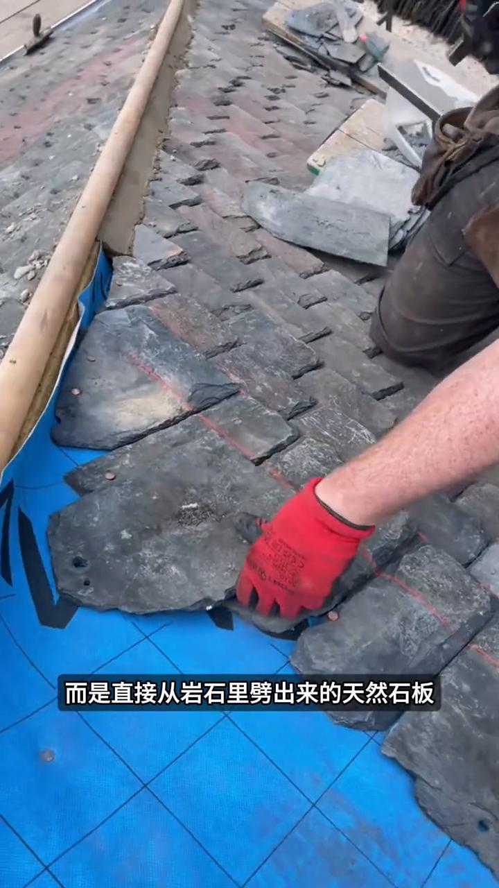 为什么欧洲很多豪宅的屋顶都喜欢铺这种黑色瓦片？别看它外表低调，在不少地方能铺得起