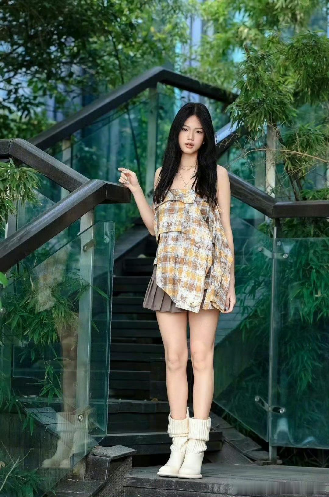 钟丽缇女儿考拉好漂亮好有气质啊！完全遗传了妈妈的美丽基因诶！​​​