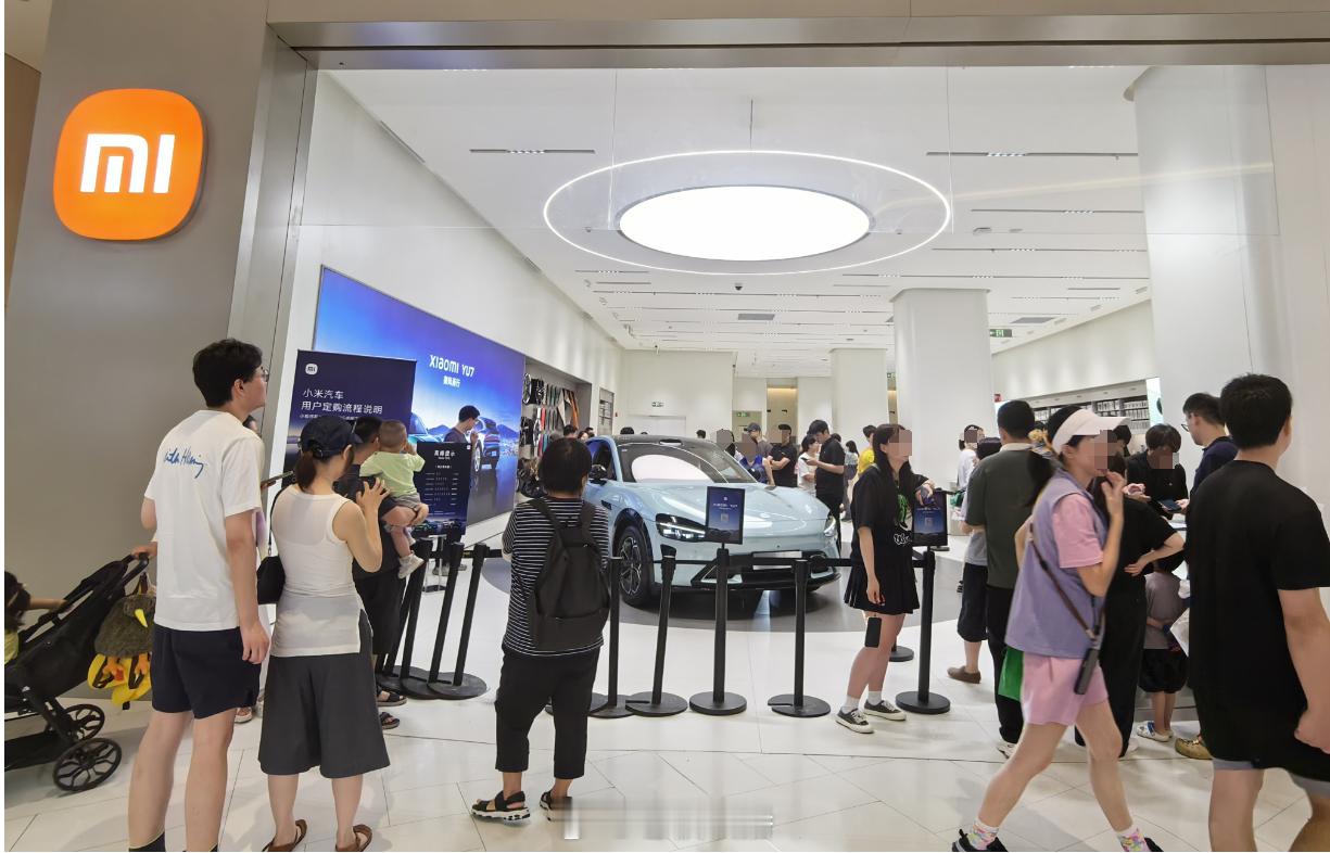 【小米汽车门店周末现状】YU7上市后SU7热度陡降YU7自6月26日晚间发布