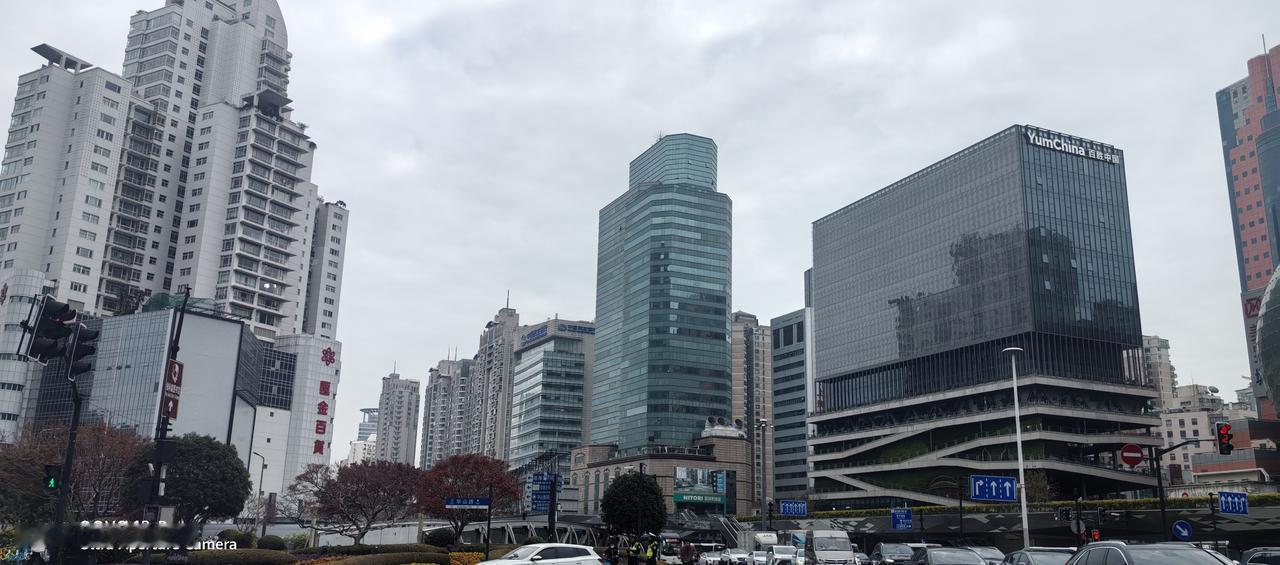 世间都是满满的恶意哦家人在公司拼死拼活的干，一个人干着几个