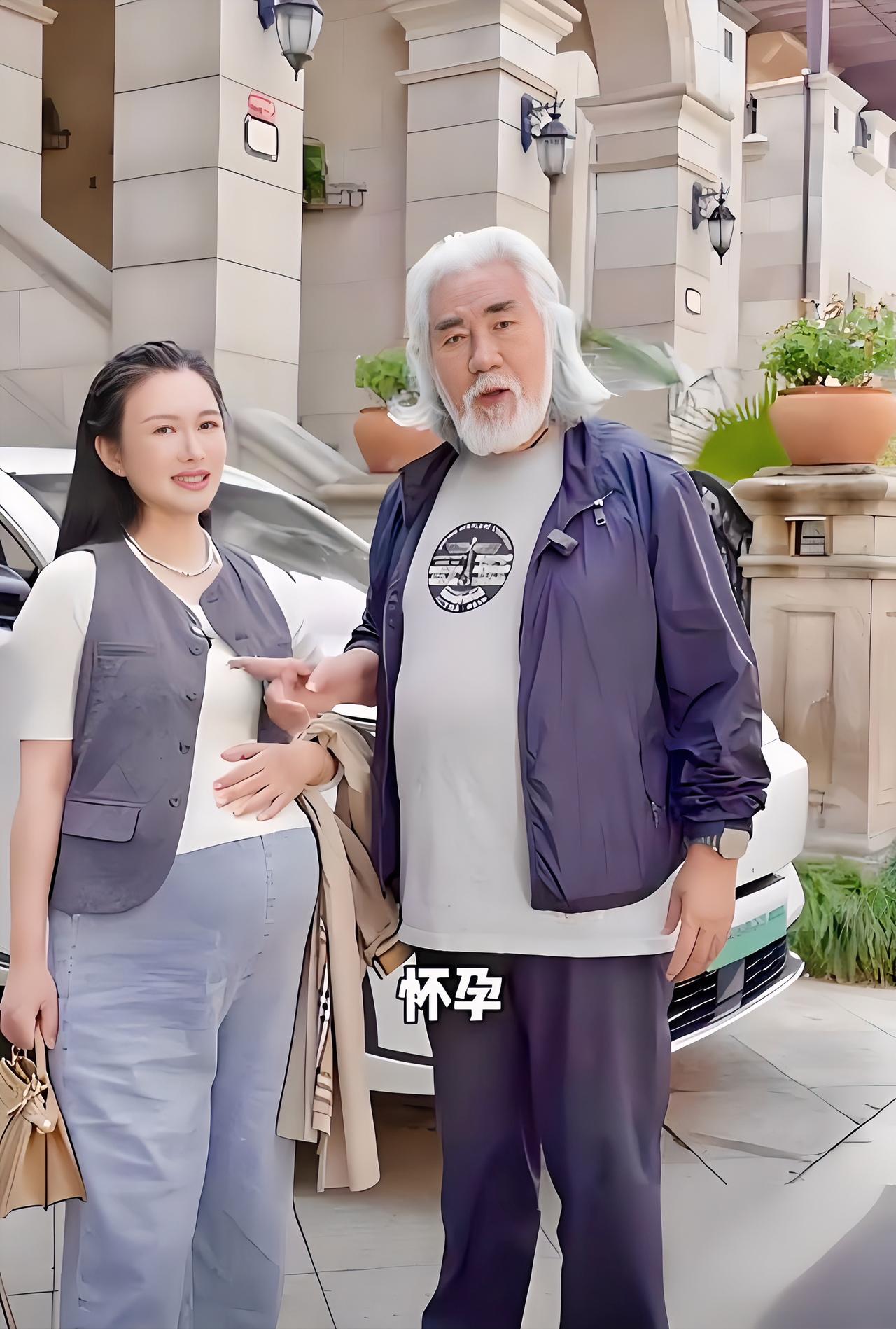 我们是真爱！昔日，张纪中带着杜星霖出门散心的画面，这个时候的她已经怀孕39周
