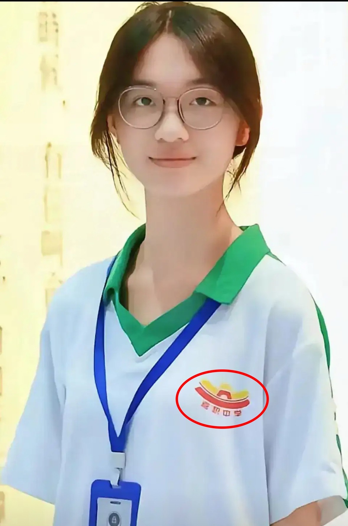 又一女孩丢失！17岁海南琼海住校生李东栏，2天前下午4点多穿深蓝校服上衣