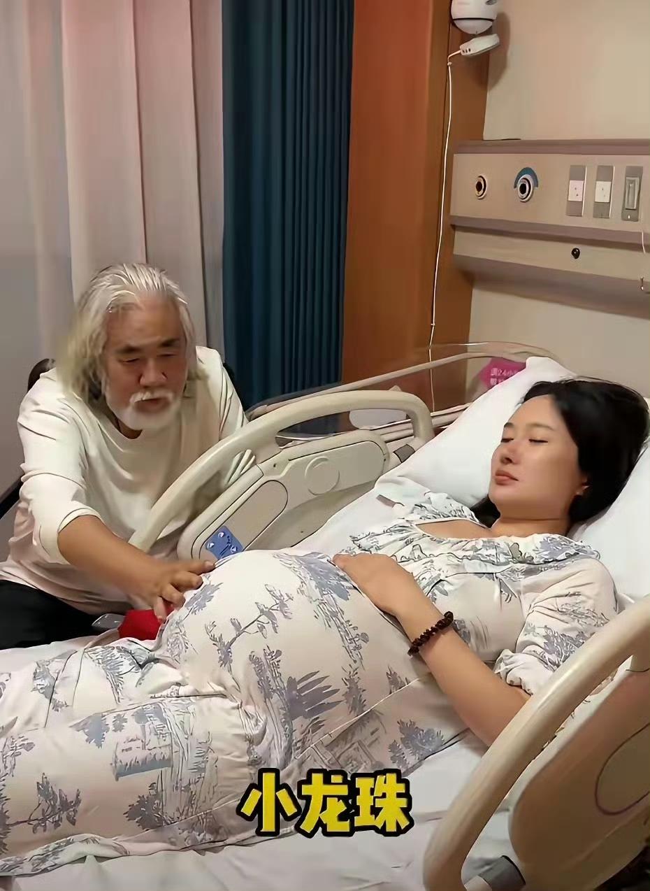 张导再度迎来为人父的喜讯，真是宝刀未老，风采更胜当年，比年轻小伙子还要精神抖擞、