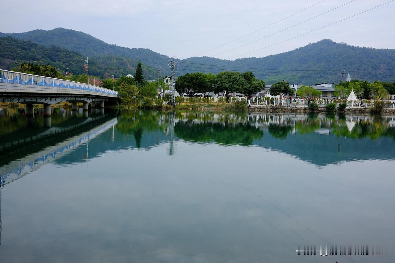 在这山水桥畔，寻得生活的宁静与惬意河提边上的美景所遇的美景随拍山色美景美丽