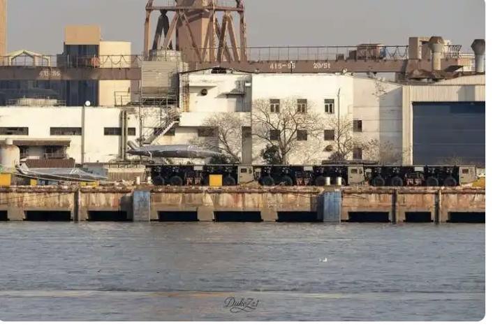 美军要绝望了，集装箱垂发系统已经够BUG了，中国居然搞出了陆基电磁弹射，中国这下