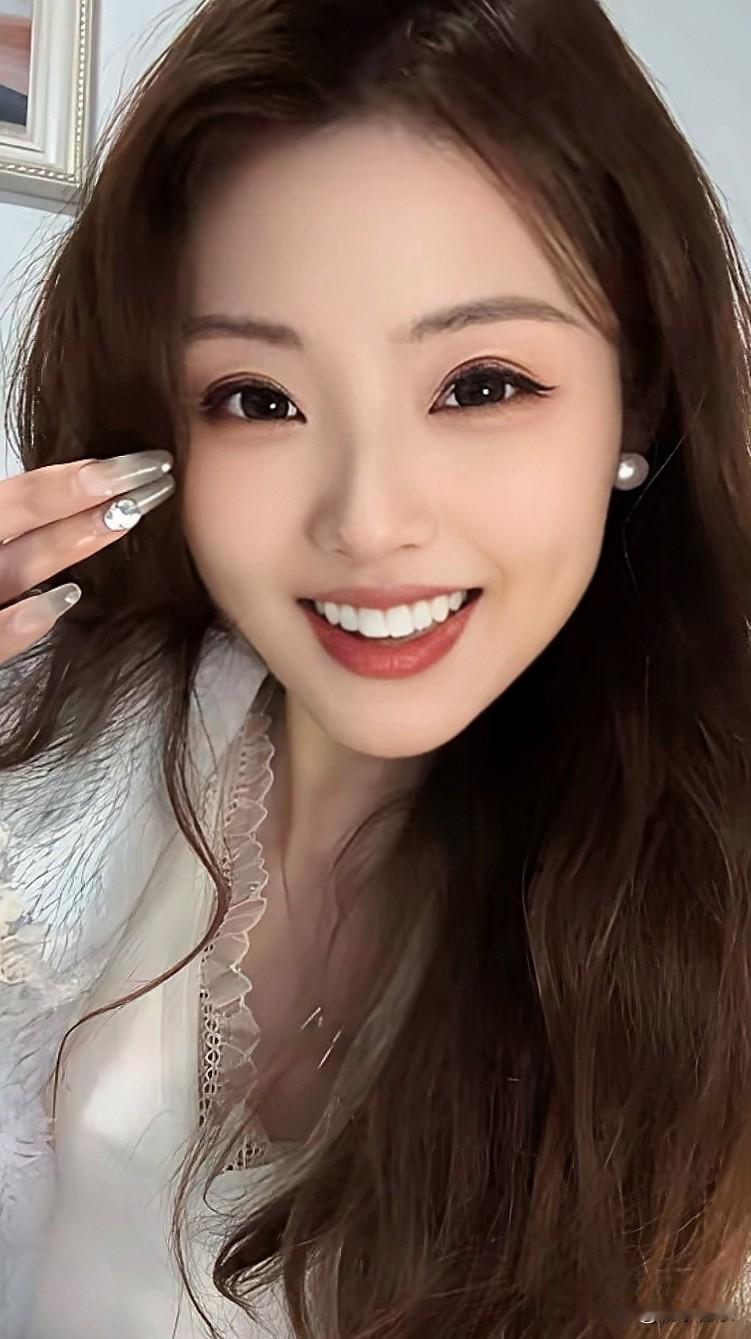 甜美笑容，温柔可人，元气满满的一天！🌟✨分享甜美小姐姐随手拍甜美自拍气质女孩