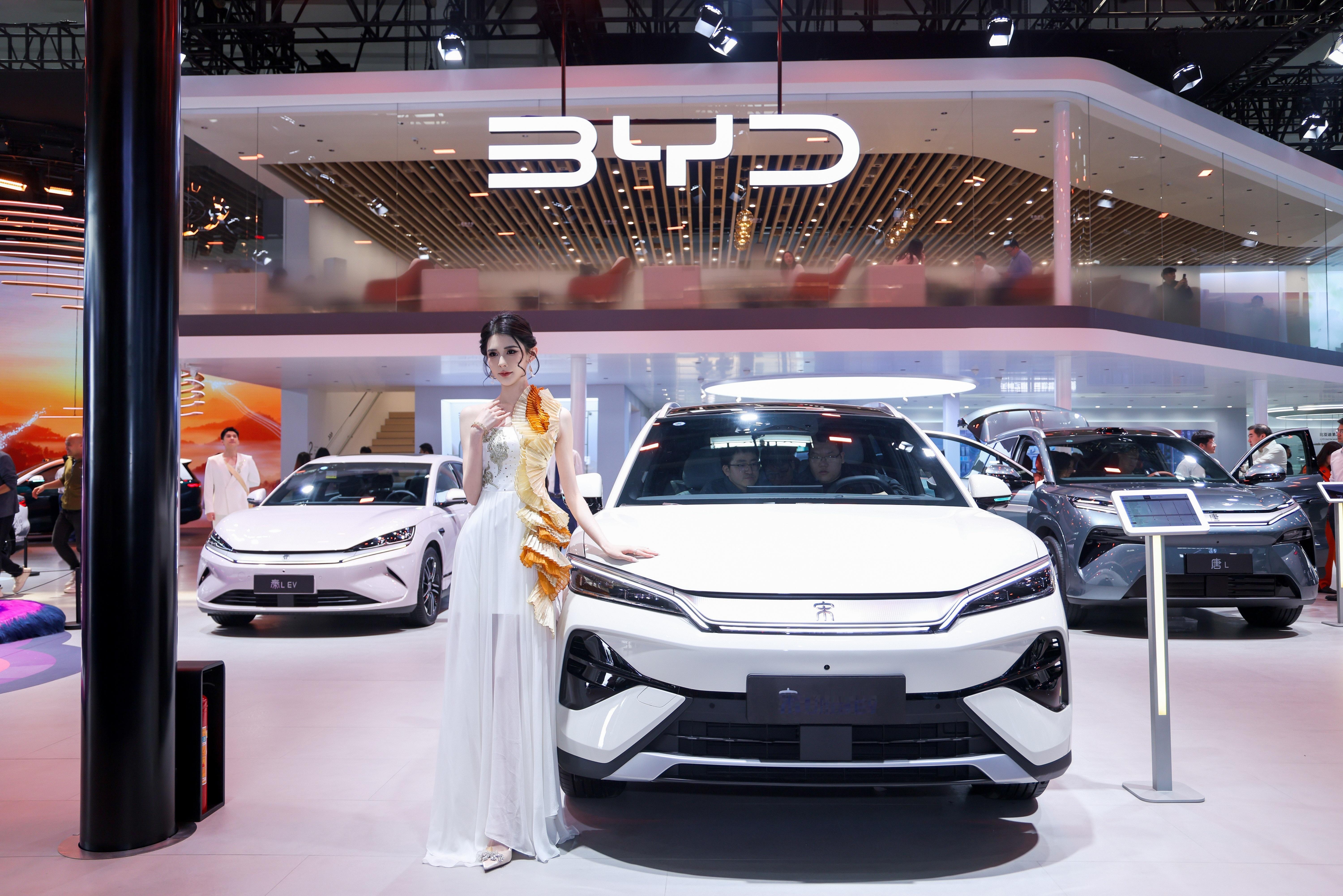 衣品见车品2026比亚迪北京车展在北京车展E3馆比亚迪集团专馆，你会发现一个有