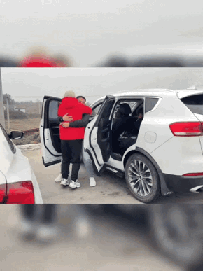 破防了！湖南，一个哥哥开车回贵州老家过年，路上会经过弟弟住的地方，因为时间比较紧