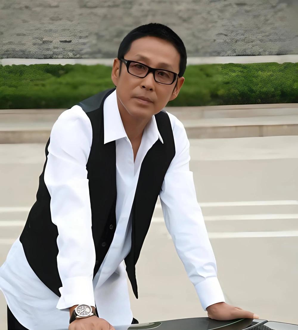 陈道明发人深省的一段话：“看动物世界，你会发现一个有趣的现象：食草动物一直在低头