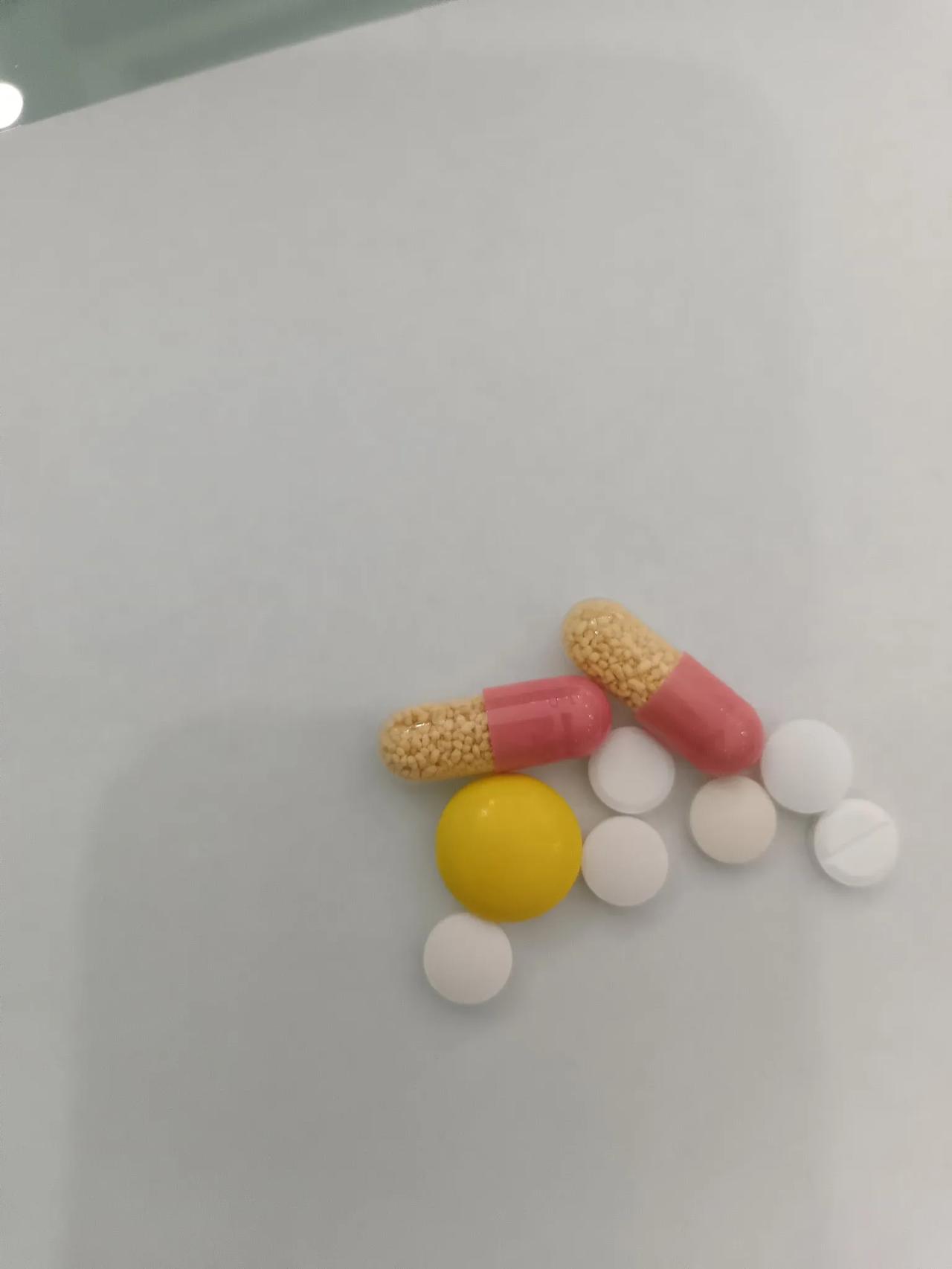 这些药可以说是我婆婆的心灵安慰剂，一年四季，凡是洗澡后必吃一包，叫她没感冒时就不