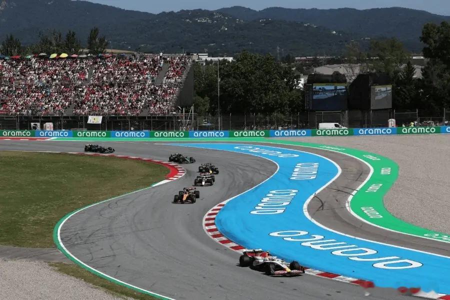 【F1西班牙站轮胎策略全解析：两停是王道，一停是豪赌！】加泰罗尼亚赛道以其极高的
