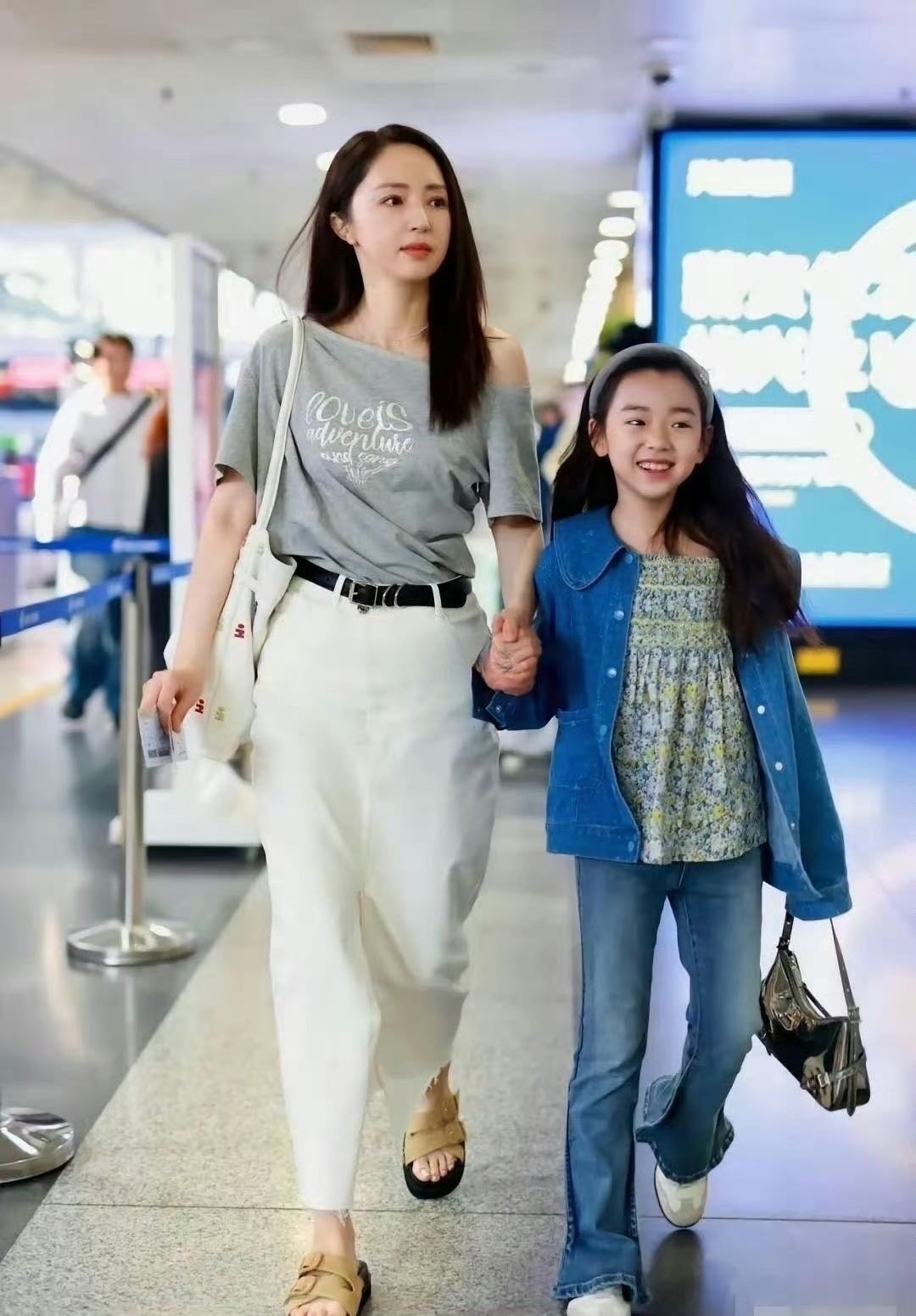 有一种是妈妈不冷，女儿冷…