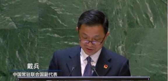 波兰外长曾在联大点名中国，说我们“不帮乌克兰”。戴兵当场回了四句，没骂人，但句句