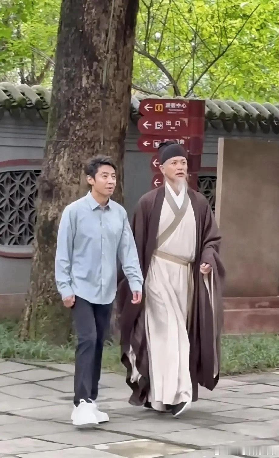 电视上看着一般般，真人巨帅气啊！