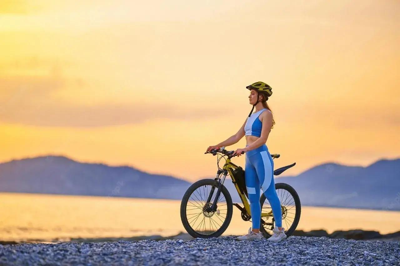 长驾单车驭骏马，且看古稀不老翁骑行运动，是喜欢骑行人们，最喜爱的一项体育运动