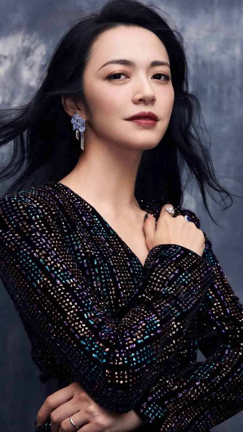 演员姚晨，拍摄潜伏，与孙红雷对戏，总是踏不到点上，孙红雷急了，说，你怎么这么笨啊