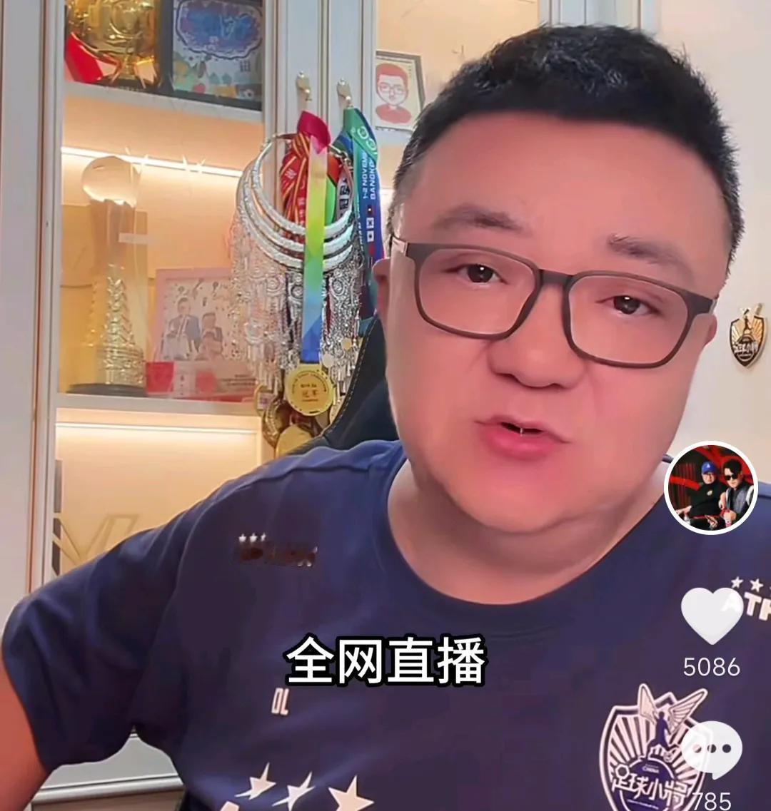 解说员董路在直播时语出惊人。他表示，他看了U15国足的两场比赛后，因为球队丢掉