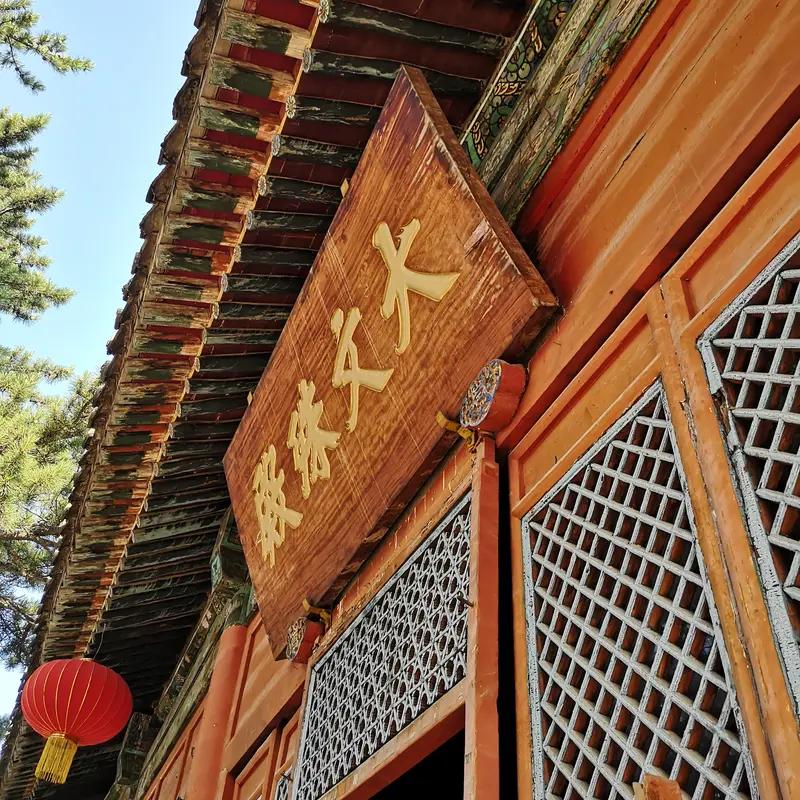 看破人生，就像品一杯浓茶，初尝苦涩，细品却有回甘。曾以为功名利禄是人生的全部，