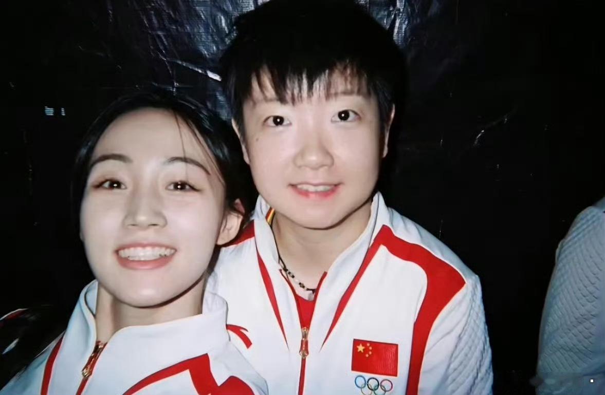 孙颖莎与球迷合影我在孙颖莎很想你孙颖莎