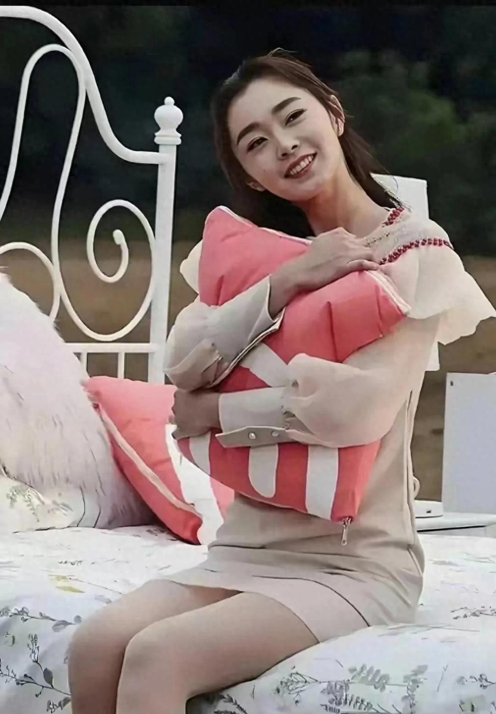 宋轶穿丝袜，原来性感与优雅可以这么搭