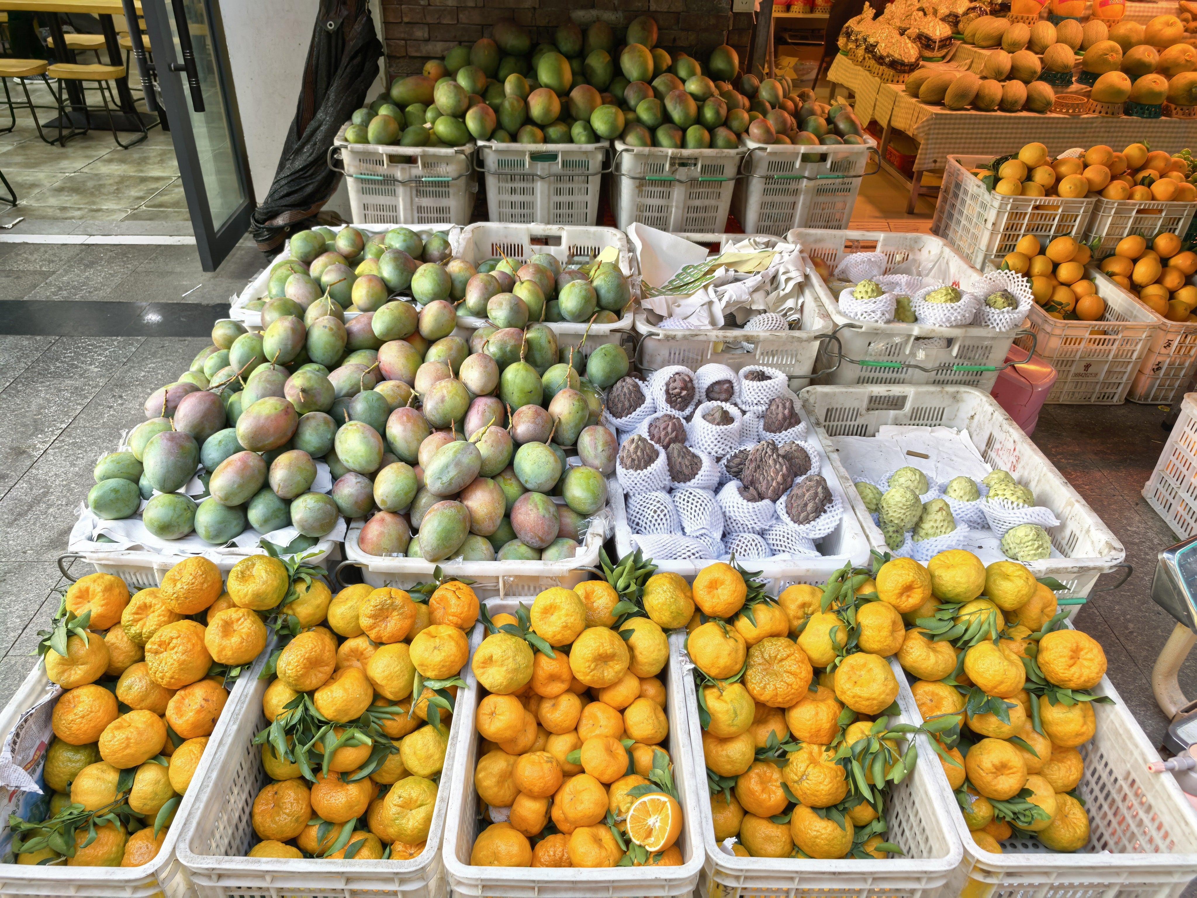 吃完早饭逛逛水果摊，心情更好了五彩缤纷的一天开始了