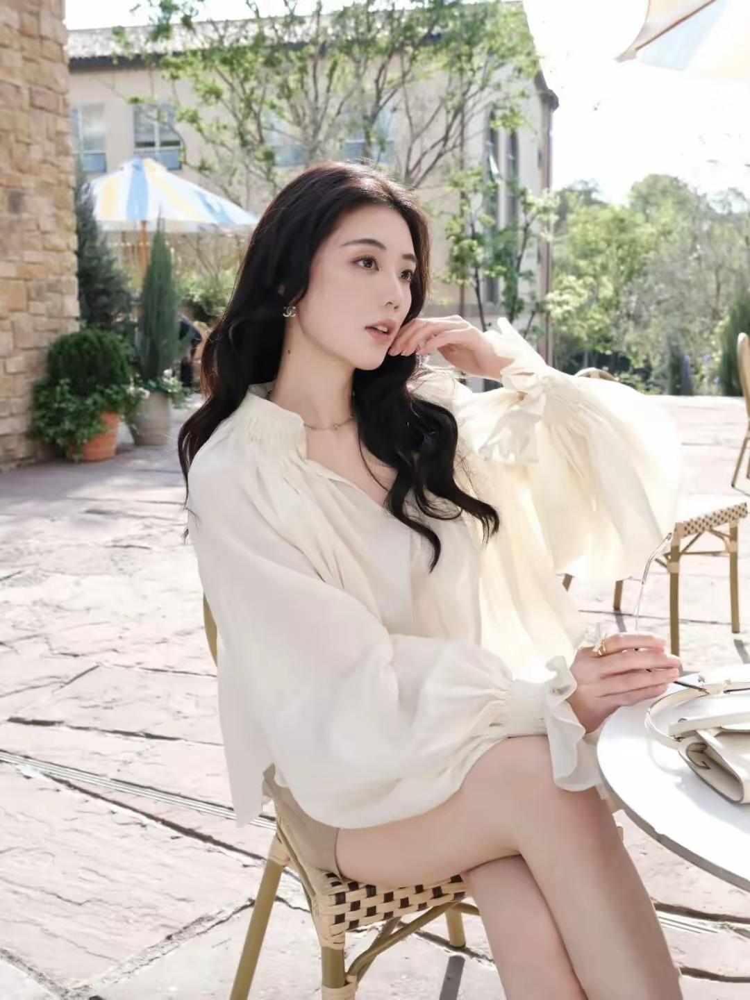 同事的身材高挑纤细，真的很让人羡慕啊